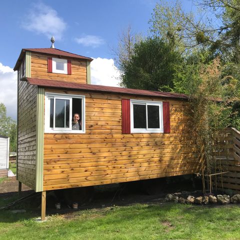AUßERGEWÖHNLICHE UNTERKUNFT 2 Personen - 18-Chateau Mobile 28m2 (2Sch - 2/6Pers.) + TV+Clim + Jaccuzzi + gemachte Betten + Handtücher + Getränkeset - Preis für 2 Personen