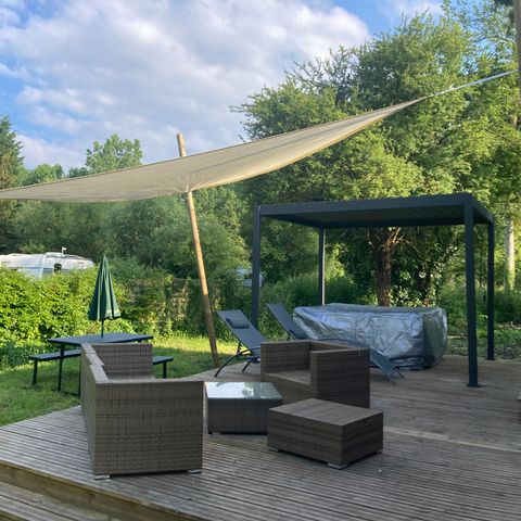 Safarizelt 2 Personen - 21-Luxus-Lodge + Outdoor-Jacuzzi+ gemachte Betten + Handtücher + Heißgetränke-Set - Preis für 2 Personen