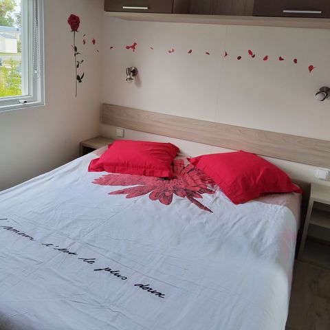 Mobilheim 4 Personen - Comfort TV - 1 Schlafzimmer + halbüberdachte Terrasse -.
