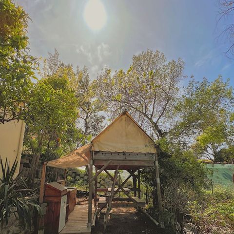 AUßERGEWÖHNLICHE UNTERKUNFT 2 Personen - Hochsitzzelt - 5 m² - ohne Sanitäranlagen