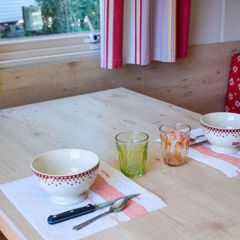 AUßERGEWÖHNLICHE UNTERKUNFT 4 Personen - Wohnwagen 2 Kleeblätter 2 Zimmer