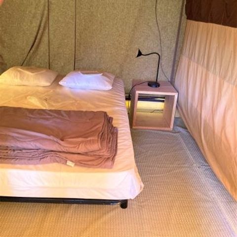 Safarizelt 5 Personen - Zelt Pilotis 2 Schlafzimmer. Ankunft 16 Uhr Abreise 10 Uhr. Max