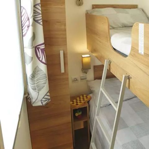 Bungalow 6 Personen - Mobilheim | Premium | 3 Zi. | 6 Pers. | Erhöhte Terrasse | 1 Bad | Klima.