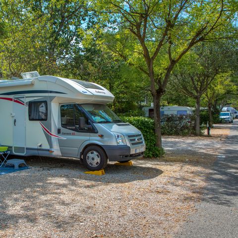 Stellplatz - Pauschale für Zelt, Wohnwagen oder Wohnmobil + Fahrzeug + Strom 10 Amp.