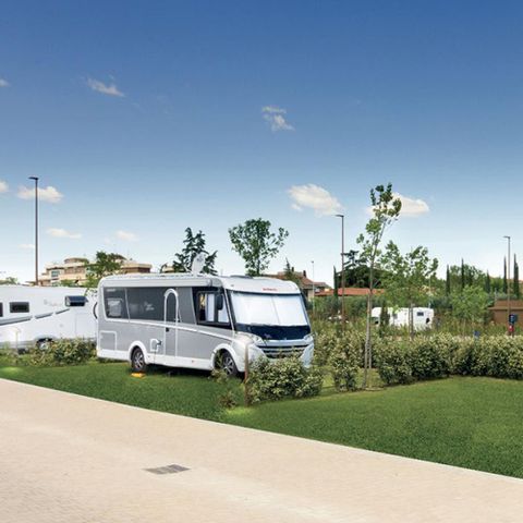 Stellplatz - Stellplatz für Wohnwagen / Wohnmobil oder Zelt + Auto