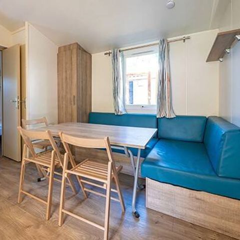 Mobilheim 6 Personen - Comfort | 2 Schlafzimmer | 6 Schlafplätze | Halbüberdachte Terrasse | 1 Bad | Klimaanlage