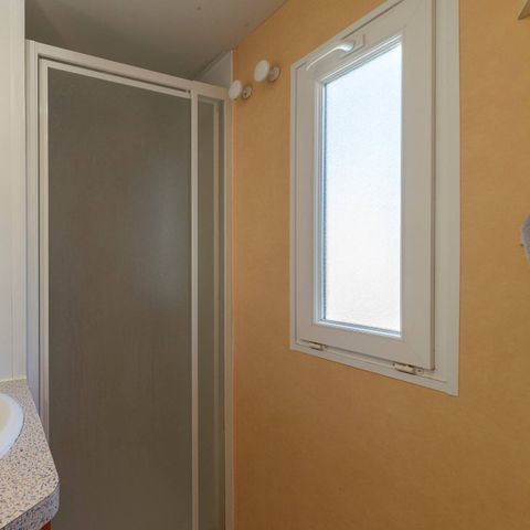 Mobilheim 6 Personen - Komfort | 3 Schlafzimmer | 6 Schlafplätze | Halbüberdachte Terrasse | 1 Badezimmer | Klimaanlage