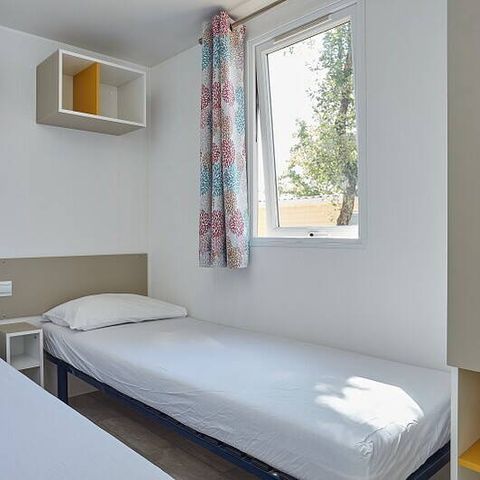 Mobilheim 6 Personen - Komfort | 3 Schlafzimmer | 6 Schlafplätze | Halbüberdachte Terrasse | 1 Badezimmer | Klimaanlage