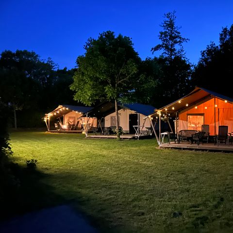 SafariZelt 4 Personen - einschließlich sanitärer Einrichtungen