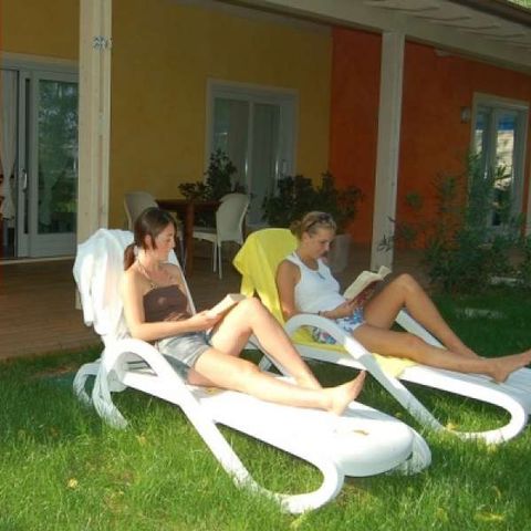 Wohnung 6 personen - MIMOSA (mit einem kleinen Garten)