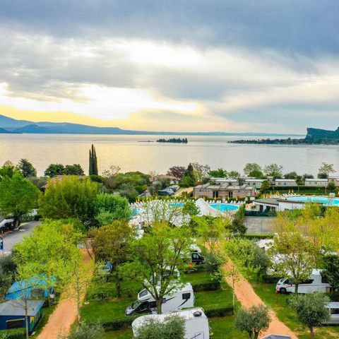Stellplatz - Pitch XL Pool (Wohnmobil/Wohnwagen + Strom 10A + Wasserstelle), 110/120 m2
