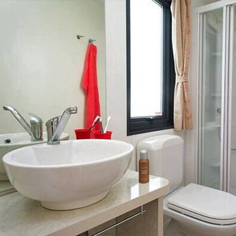 Bungalow 6 Personen - Mobilheim | Comfort | 2 Zi. | 4/6 Pers. | Erhöhte Terrasse | Klim.
