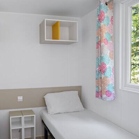 Mobilheim 5 Personen - Comfort | 2 Schlafz. | 5 Pers. | Erhöhte Terrasse