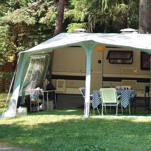 Stellplatz - Stellplatz Komfort 80m² - 10A