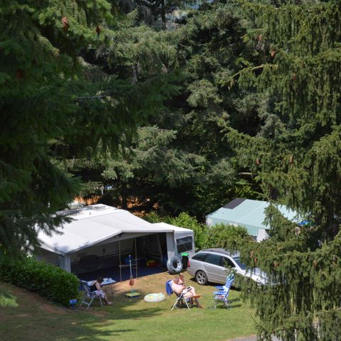 Stellplatz - Prestige-Stellplatz 100m² - 10A + Wasser und Abwasser