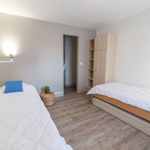 LANDHAUS 5 Personen - 3 Münzen