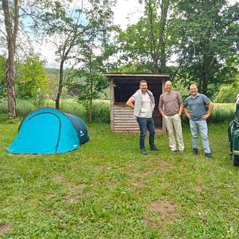 Stellplatz - Nackter Stellplatz für Zelt + 1 Fahrzeug