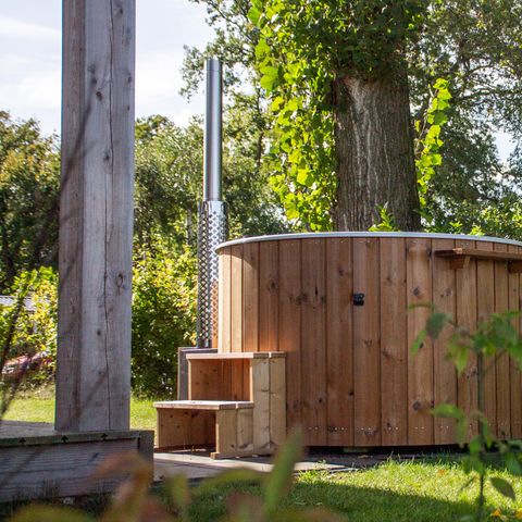 Zelt 4 Personen - Riverdome mit privaten Sanitäranlagen und Whirlpool