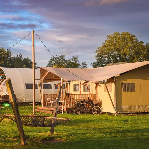FERIENHAUS 32 Personen - 6x Luxus-Glampingzelt