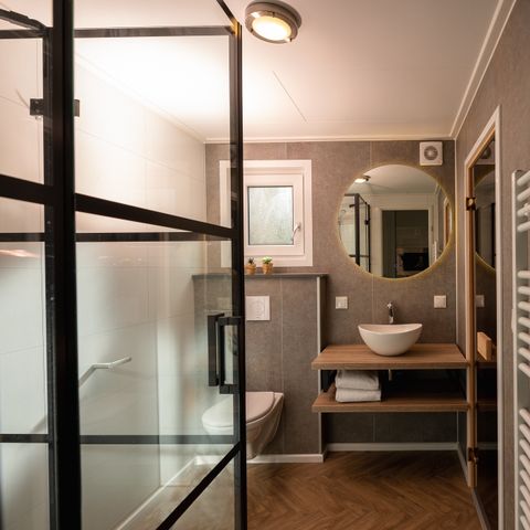 Bungalow 4 Personen - Wellness Boutique Baby mit Sprudelbad + Babyzimmer