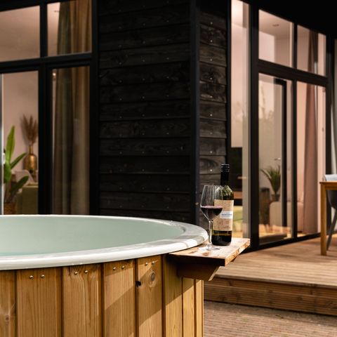 Bungalow 4 Personen - Wellness Boutique Baby mit Sprudelbad + Babyzimmer