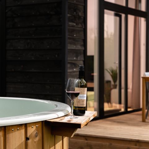 Bungalow 4 Personen - Wellness Boutique Baby mit Sprudelbad + Babyzimmer