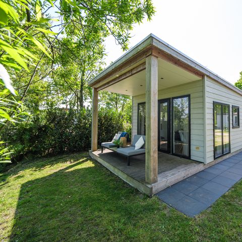 Bungalow 2 Personen - River Lodge 'Wellnesshuus' mit Sprudelbad, Sauna, Badewanne und Sonnendusche