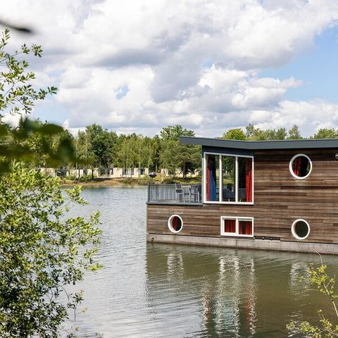 AUßERGEWÖHNLICHE UNTERKUNFT 4 Personen - Hausboot KV2141