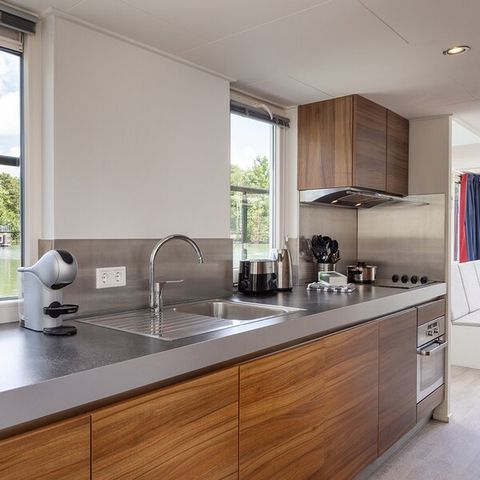 AUßERGEWÖHNLICHE UNTERKUNFT 4 Personen - Hausboot KV2140