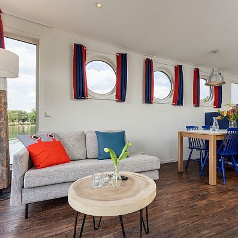 AUßERGEWÖHNLICHE UNTERKUNFT 4 Personen - Hausboot KV2141