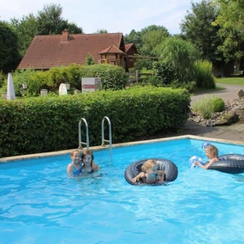 Bungalow 3 Personen - Gemütliche Wohnung mit Ofen, im grünen Bruchttal gelegen