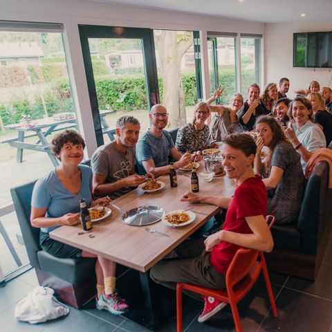 FERIENHAUS 28 Personen - Villa + Lodges (24 + 4)