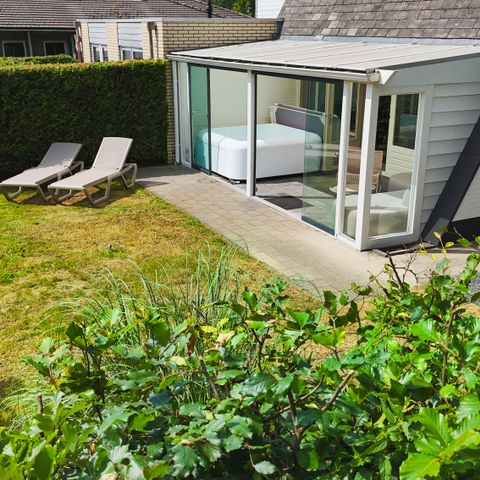 Bungalow 4 personen - Hügel mit Whirlpool und Sauna