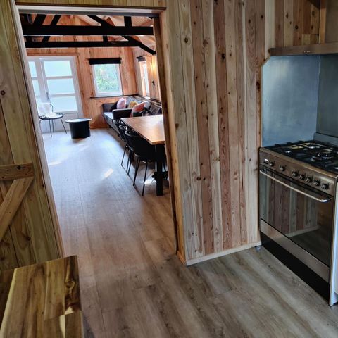 Tiny house 16 personen - Gruppenunterkunft Blockhaus + 4 Vier-Personen-Tiny Houses (16 Personen)