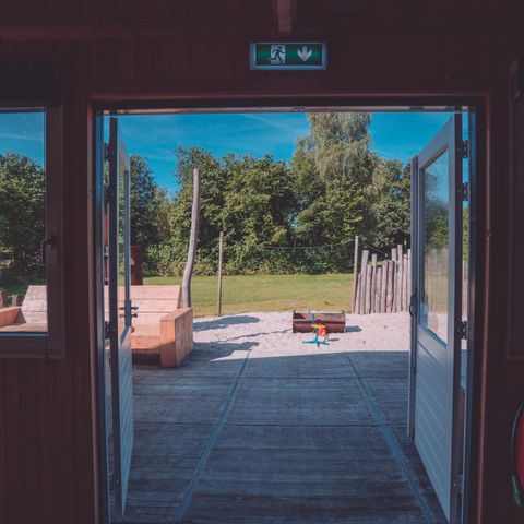 AUßERGEWÖHNLICHE UNTERKUNFT 24 Personen - Gruppenraum das Strandhuis + 6 Tiny Houses (24 Personen)