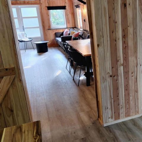 FERIENHAUS 18 Personen - Gruppenunterkunft Large Log Cabin + 3 Fischerhütten (18 Personen)
