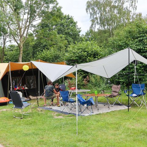 Stellplatz - Traktorenfeld