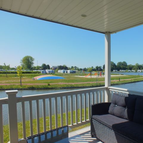 Mobilheim 4 Personen - mit Terrasse am Wasser