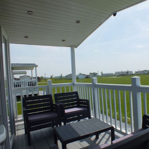 Mobilheim 4 Personen - mit Terrasse nicht direkt am Wasser