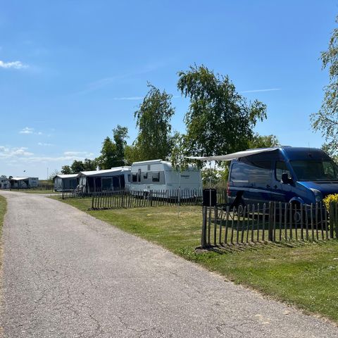 Stellplatz - Komfort am Wasser