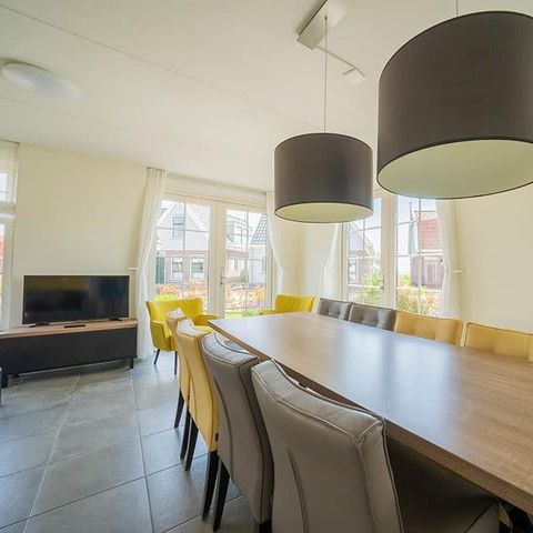 Bungalow 8 Personen - Spielturm