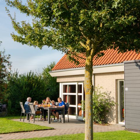 Bungalow 6 Personen - Komfort-Reihenhaus (halb freistehend)