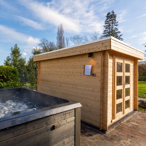 LODGE 4 Personen - Waldhaus mit Whirlpool