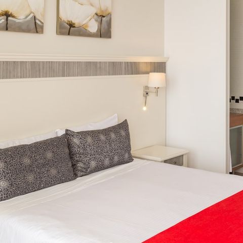 Apartement 6 Personen - Standard Schwimmbad Seite