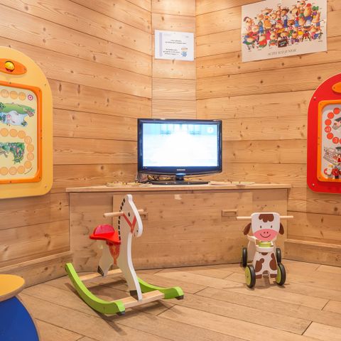 Pierre & Vacances Premium Résidence Les Chalets du Forum - Camping Savoie - Image N°2