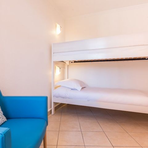 Zimmer 4 Personen - Hotelzimmer - Vierbettzimmer + 1 Schlafnische - Terrasse oder Balkon