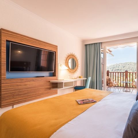 Zimmer 4 Personen - Hotelzimmer - Vierbettzimmer + 1 Schlafnische - Terrasse oder Balkon