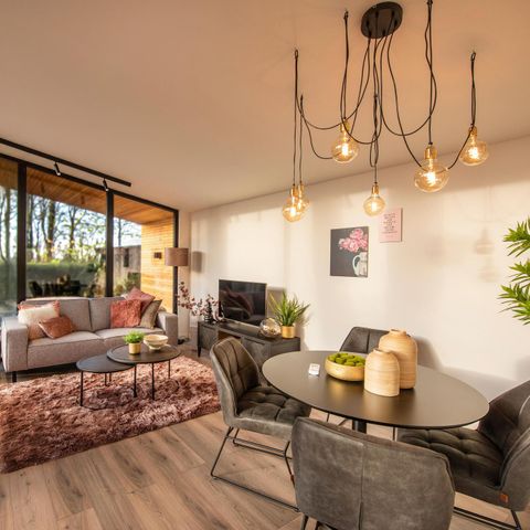 Villa 4 Personen - Waldhäuschen mit Sauna und Whirlwanne