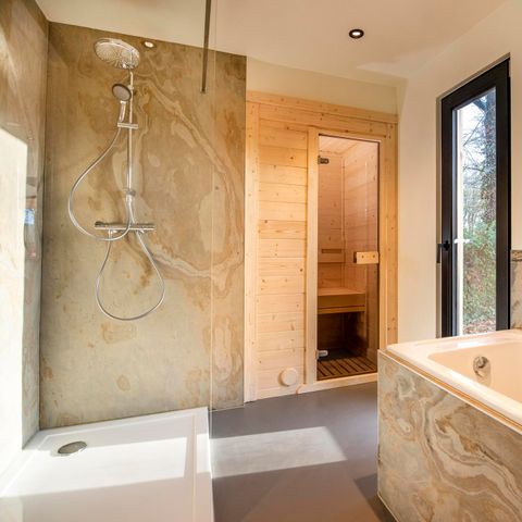 Villa 4 Personen - Waldhäuschen mit Sauna und Whirlwanne