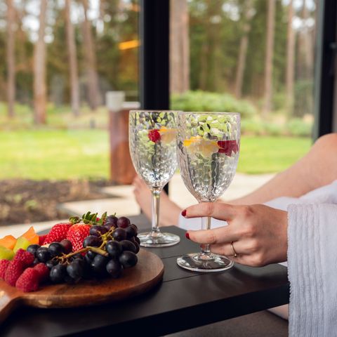 FERIENHAUS 2 Personen - Wellness-Suite mit Whirlpool, 2 Saunen und Massageliegen